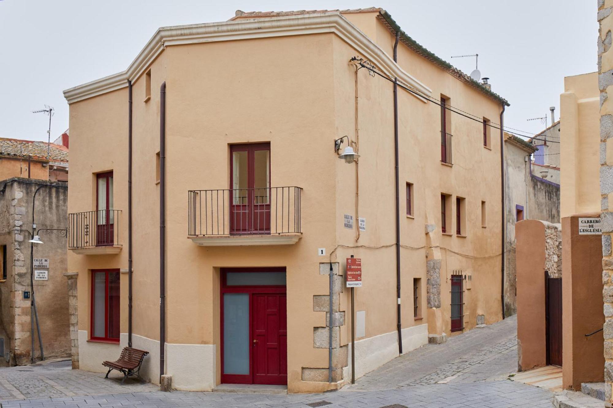 Loft Con Encanto En El Corazon Historico De Peralada Luaran gambar