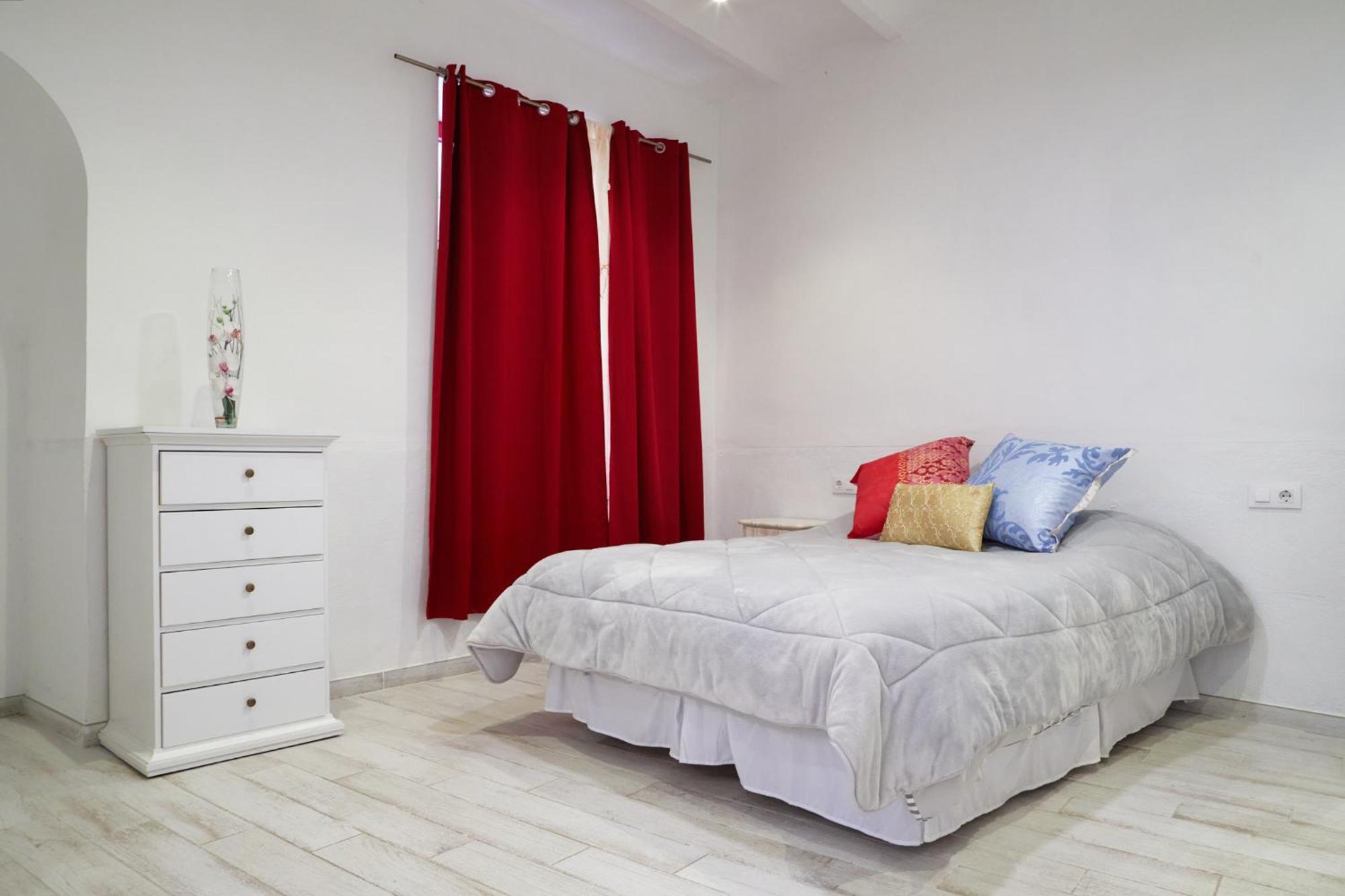 Loft Con Encanto En El Corazon Historico De Peralada Luaran gambar